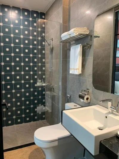 Camera Standard Queen — Ohana Hotel - Near Bitexco